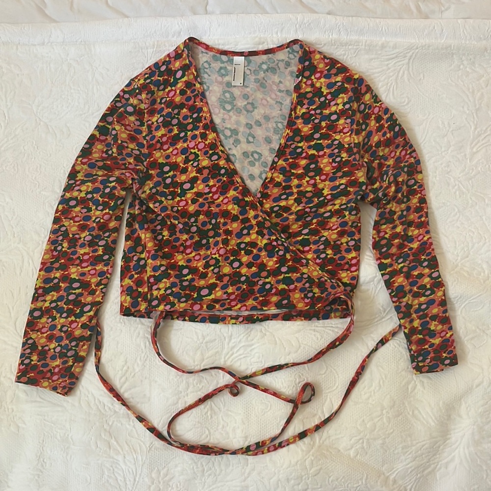 Groovy floral American Apparel V neck wrap top in a M. Good preloved condition🌸